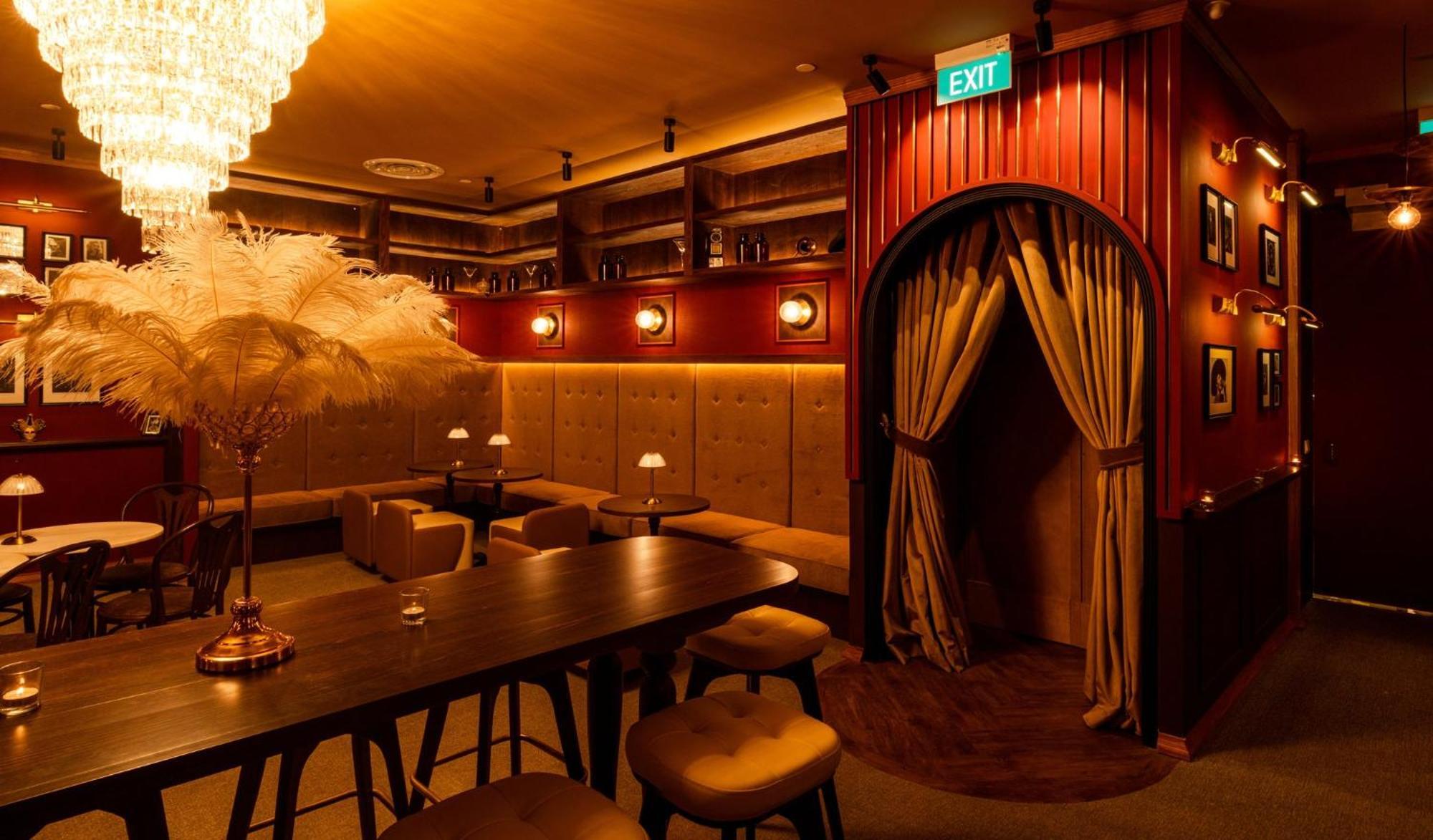 Voco Orchard Singapore By Ihg Eksteriør billede Interior of the bar