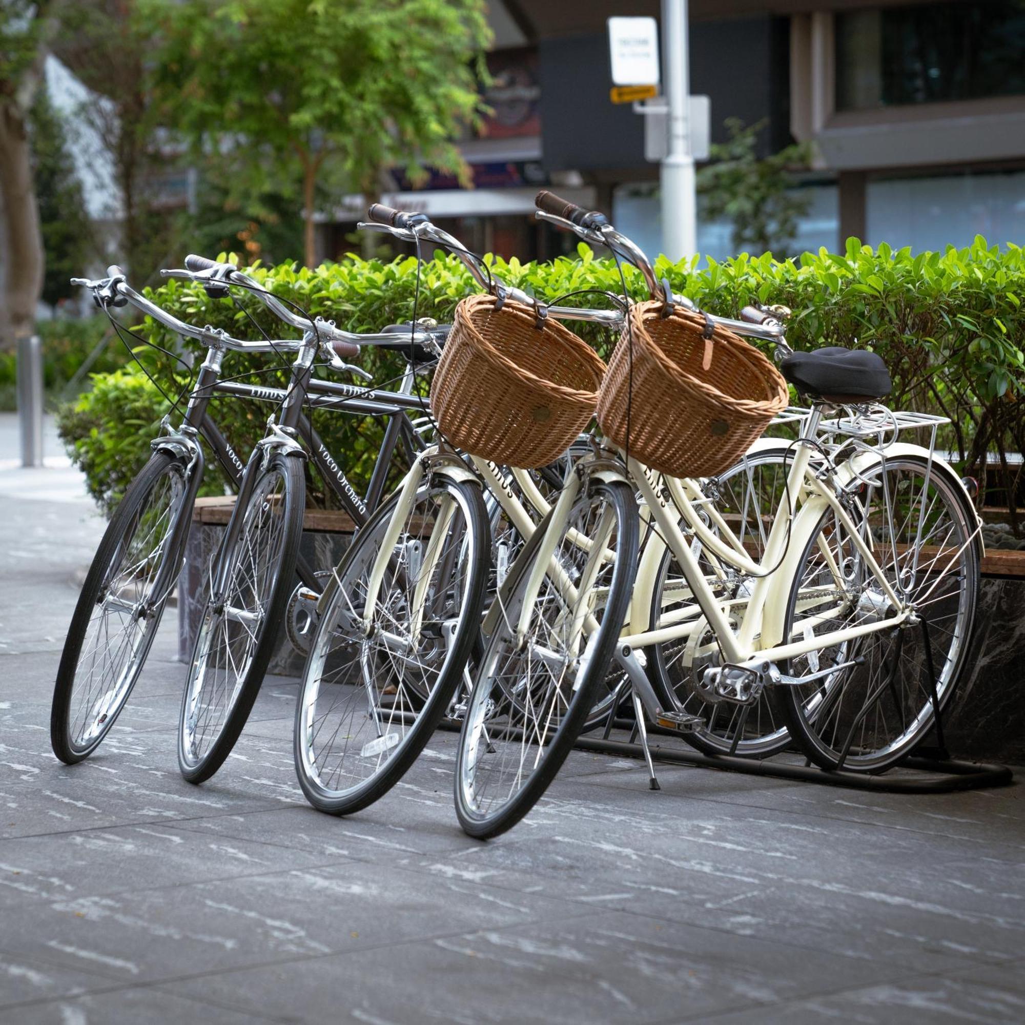 Voco Orchard Singapore By Ihg Eksteriør billede Bicycles parked in a row